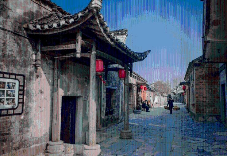 郭晶晶下嫁百亿顶级豪门后,三块钱的发圈一直戴,“华服”不过千元